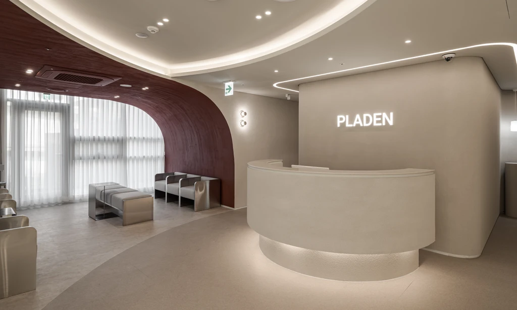 Pladen Clinic waiting area in Sinsa, Seoul — boutique non-surgical aesthetic clinic