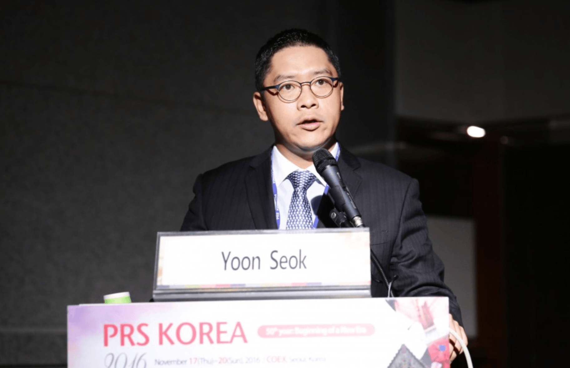Dr. Seok-yoon presenting at a medical conference — Pladen Clinic Seoul